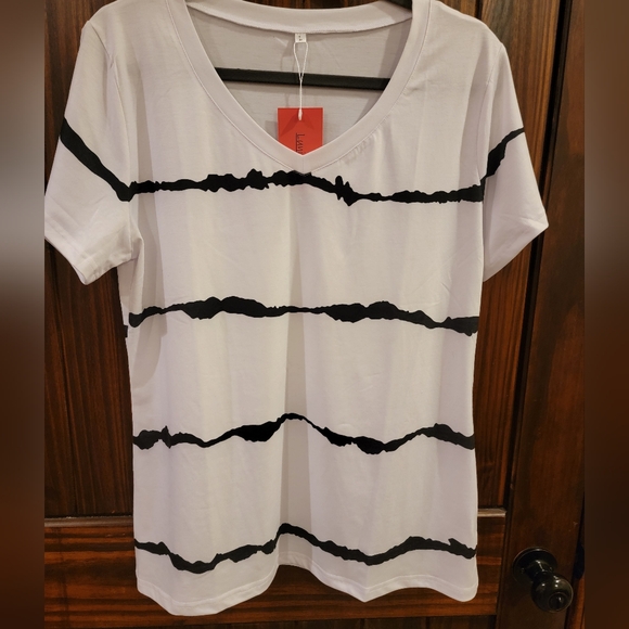 Lunivop Women's Tshirt - Picture 3 of 9